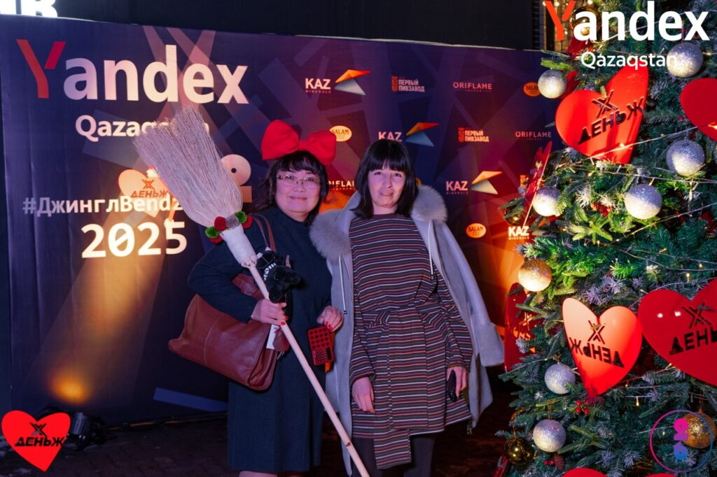 Новогодняя вечеринка ДеньЖ JingleBendz 2025. На фото слева направо: Анелия Мухамедкаримова, Аида Кан